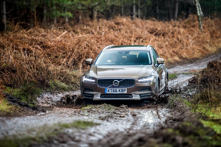  Volvo V90 D4 Cross Country 2017 года  (UK) (фото 40 из 40)